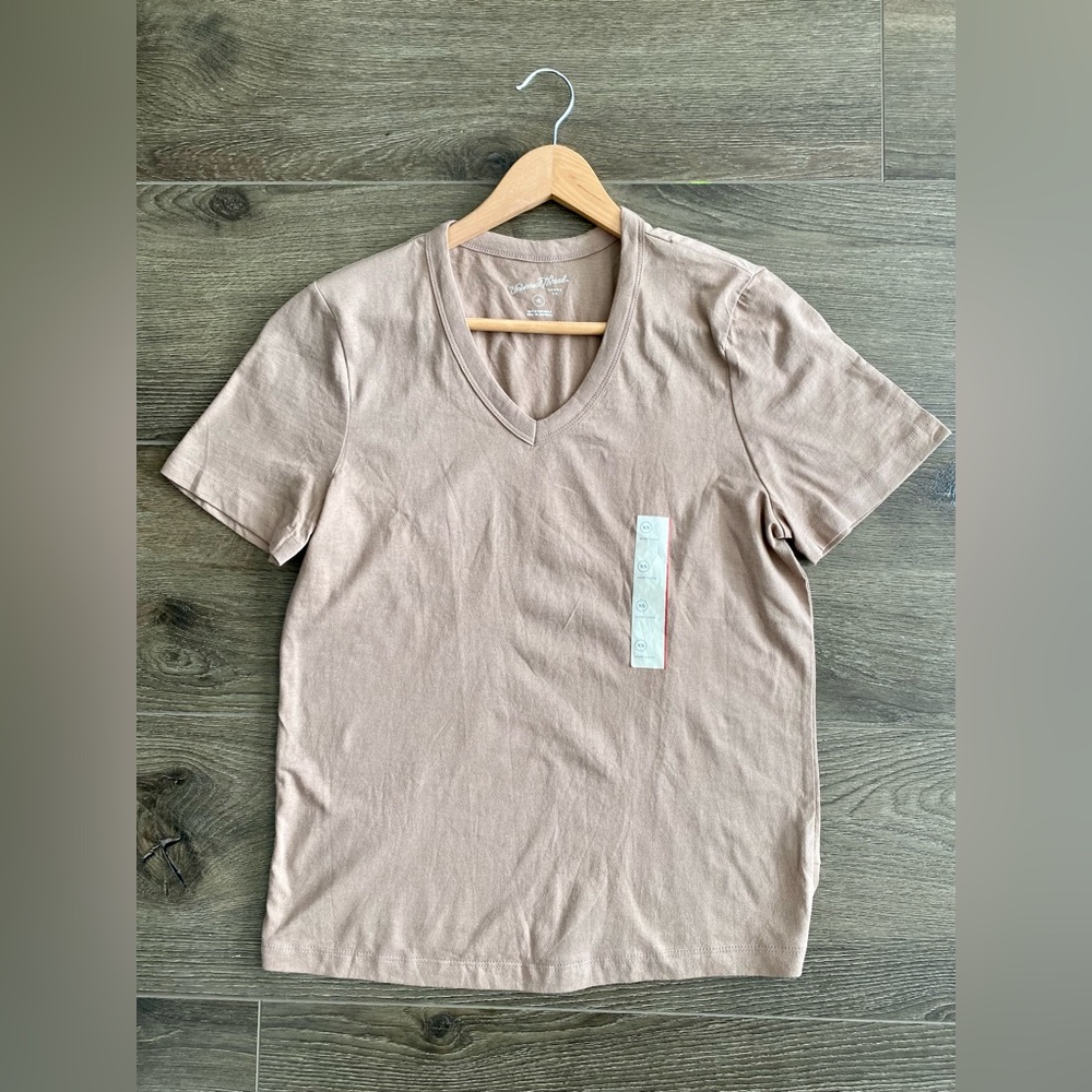 UNIVERSAL THREAD V-neck T-Shirt in Brown XS NWT